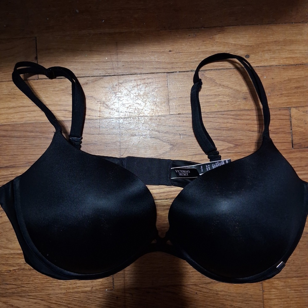 Victorias Secret Very Sexy Push-Up Bra Black 38DD Underwire Smooth Padded